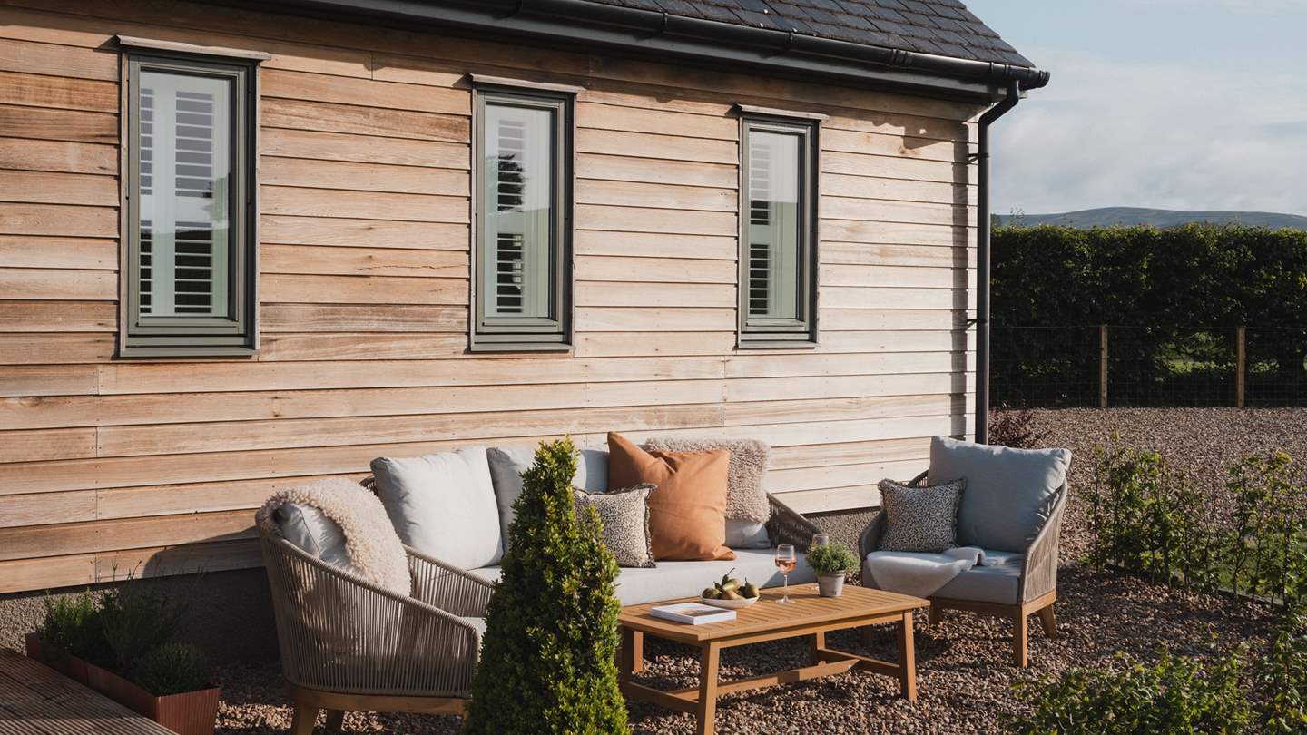 Comfortable seating for five awaits for relaxation in Boutique style