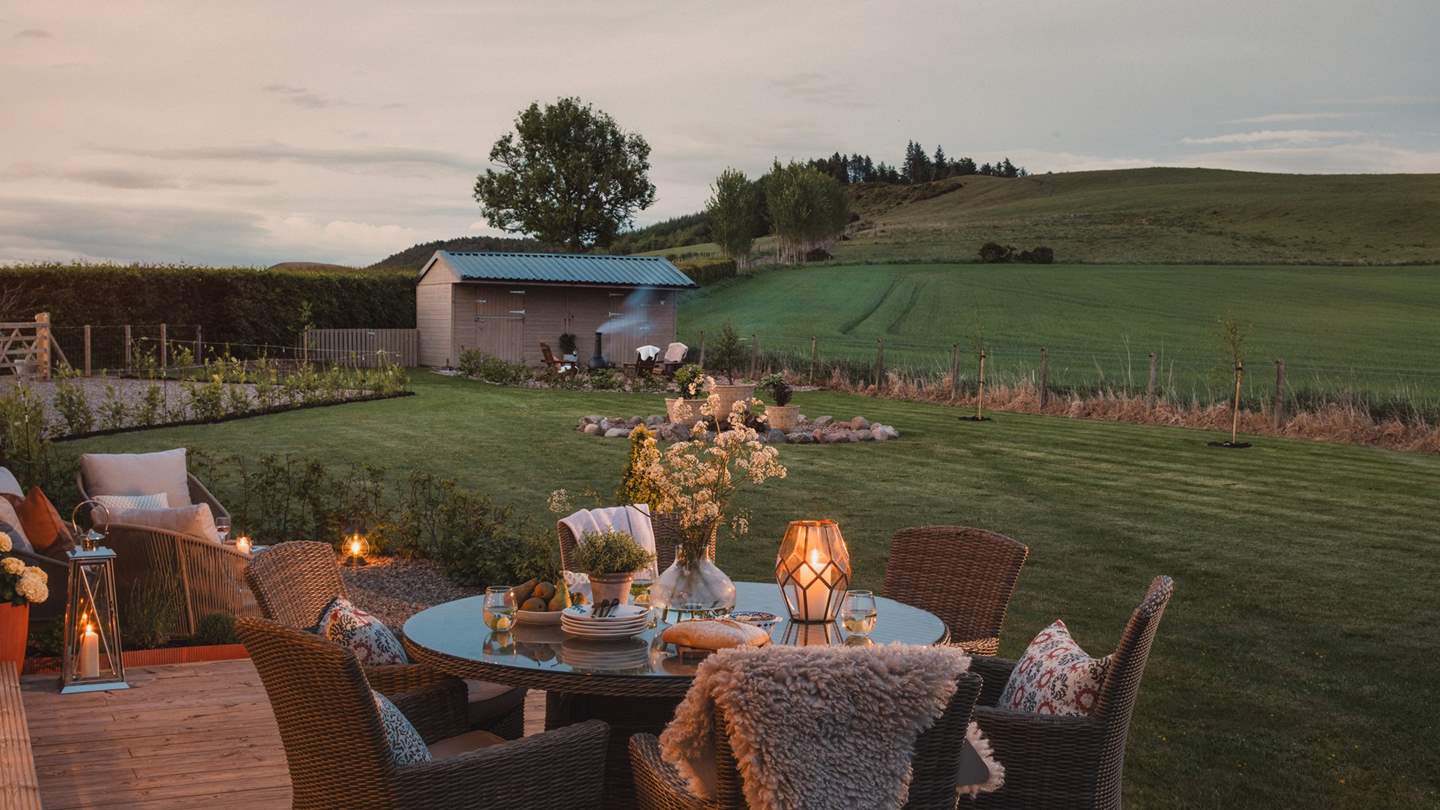 As the sun sets, wrap up warm and savour cosy moments in the great outdoors