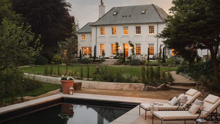 Moorlands  - Sleeps 12 + cot - Mullion