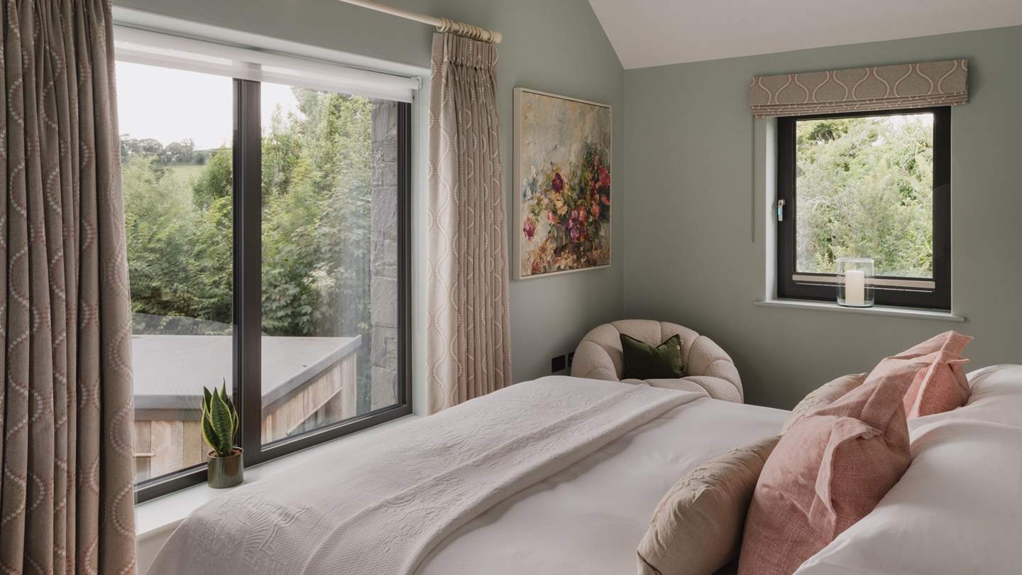 Here you’ll find a luxurious super-king bed, a large, fitted wardrobe and drawers, chest of drawers, bedside tables and an occasional boucle armchair by Soho Home