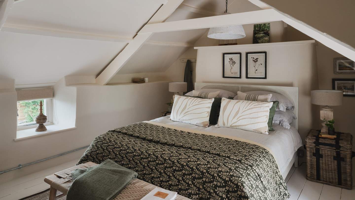 As night falls, retreat to the sumptuous king size bed, nestled beneath the exposed eaves of Little Beside