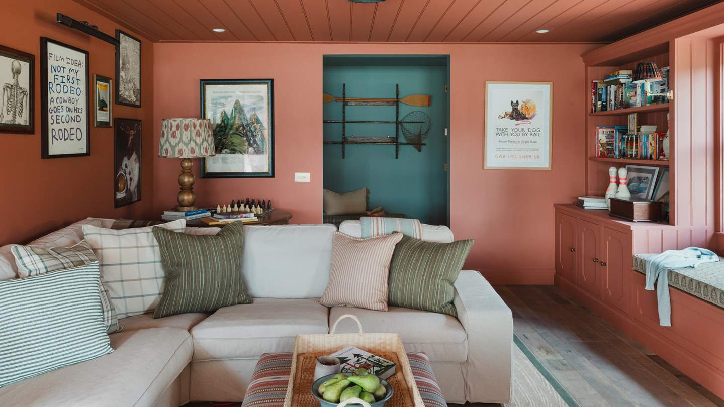 Enjoy cinematic evenings from the U-shaped sofa, with the addition of a PlayStation 4 for entertaining younger party members 