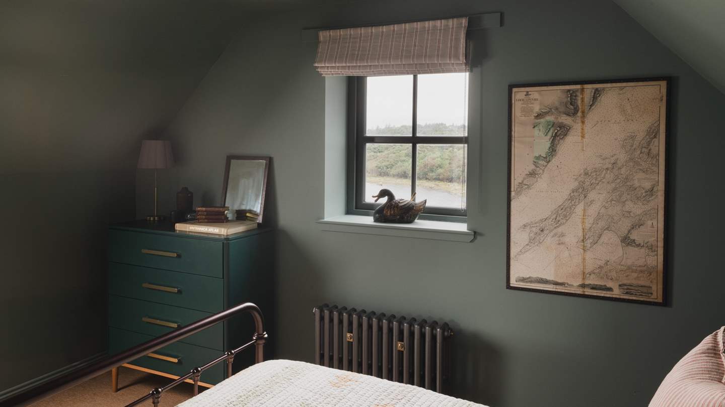 A chest of drawers in harmonious shades offers a space to store your belongings