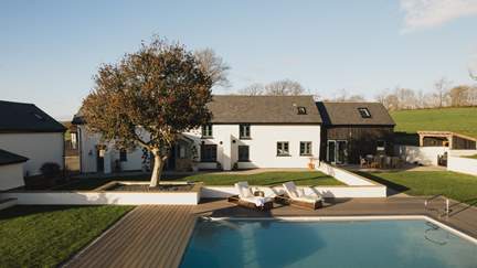 Cruwys Ball Farmhouse - 3.7 miles SW of Dulverton, Sleeps 8 + cot in 4 Bedrooms