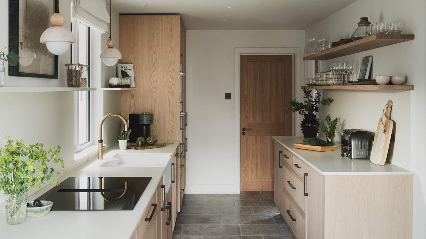 With a mixture of open shelves and integrated accoutrements, everything you need for crafting feasts has been tastefully considered