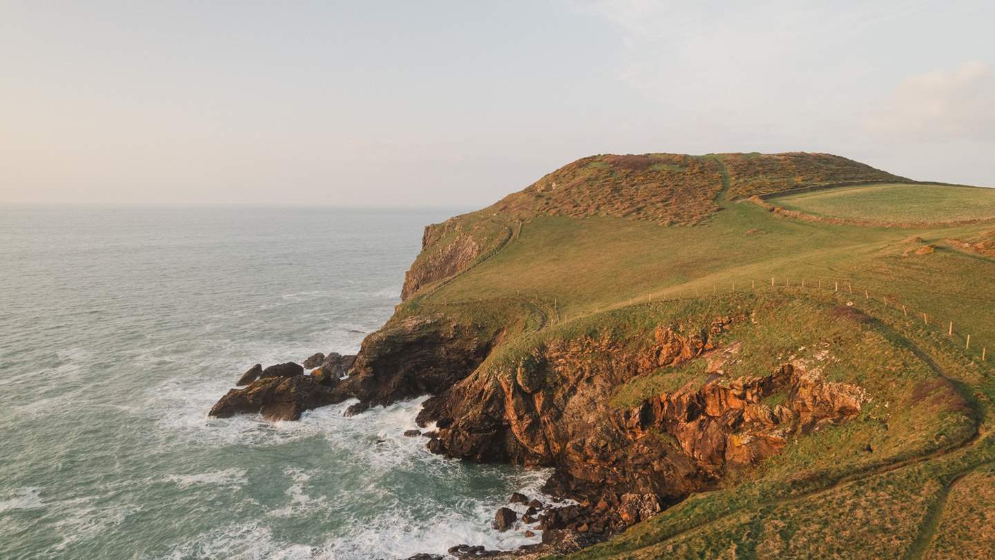 The South West Coast Path meanders a short way from the doorstep, luring for rhythmic strolls with one shoulder to the coast and one to rolling countryside swathes
