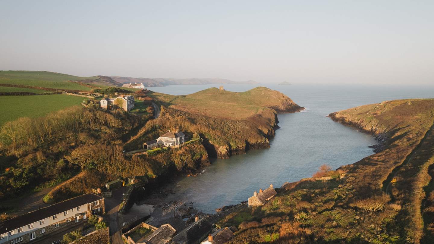 Set above the glistening water of Port Quin, Zephyr offers an unrivalled base from which to savour halcyon days of coastal luxury