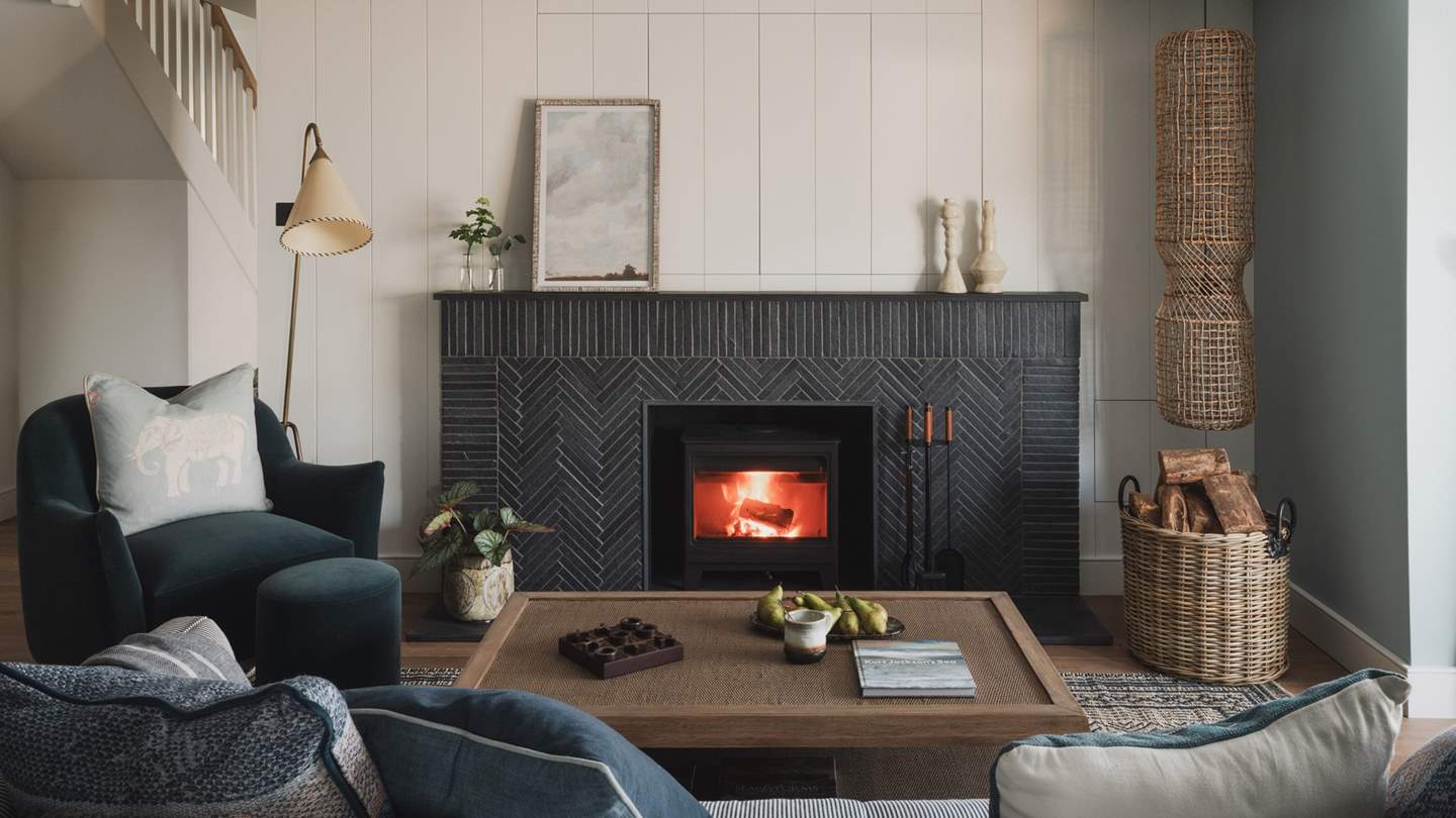 Thoughtfully designed by Nicola O’Mara, the heavenly living area takes inspiration from the ocean hues beyond the window, bathed in nautical tones and a calming palette