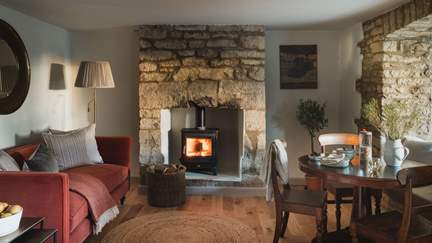 Saddlers' Cottage - Tetbury, Sleeps 4 + cot in 2 Bedrooms