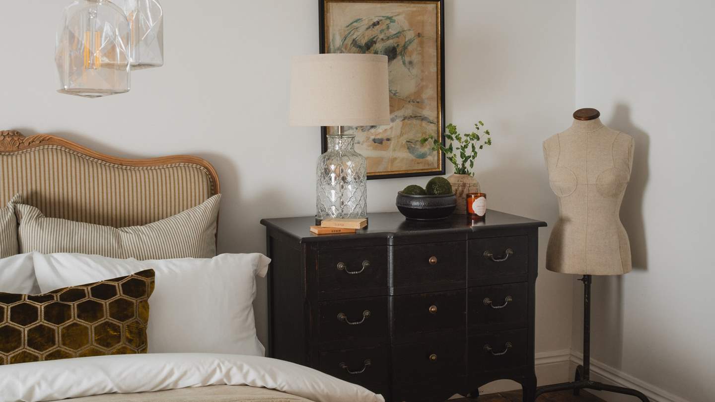 Enjoy the ever-changing views of rolling valleys from the comfort of your bed