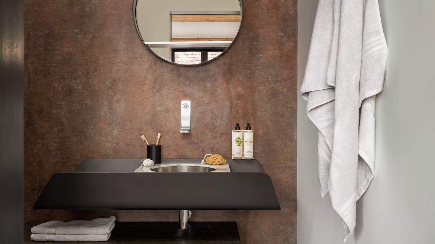 Rejuvenating wake-ups await in this stylish bathroom