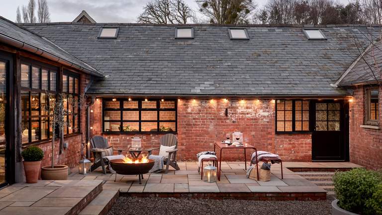 The Cowhide - Sleeps 2 + cot - Hereford