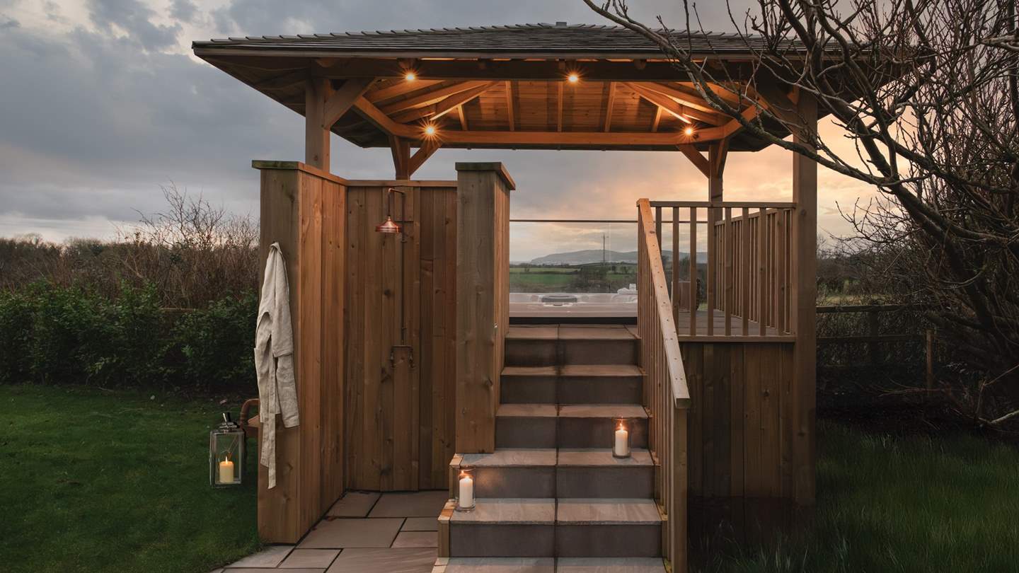 Seek ethereal evenings and dreamy views in the elevated hot tub 