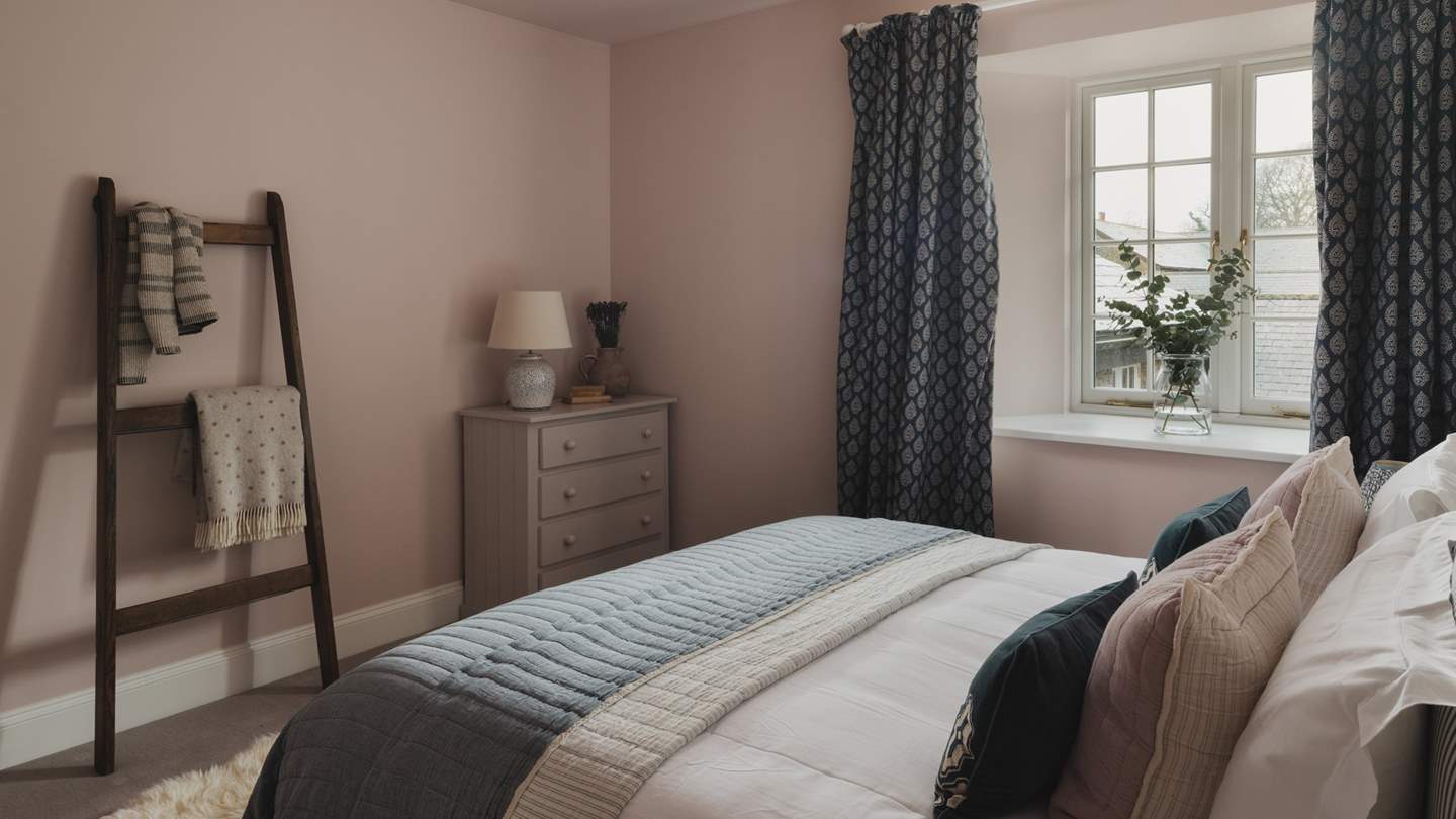 A chest of drawers and a hanging ladder offering ample room for beautifully organised belongings