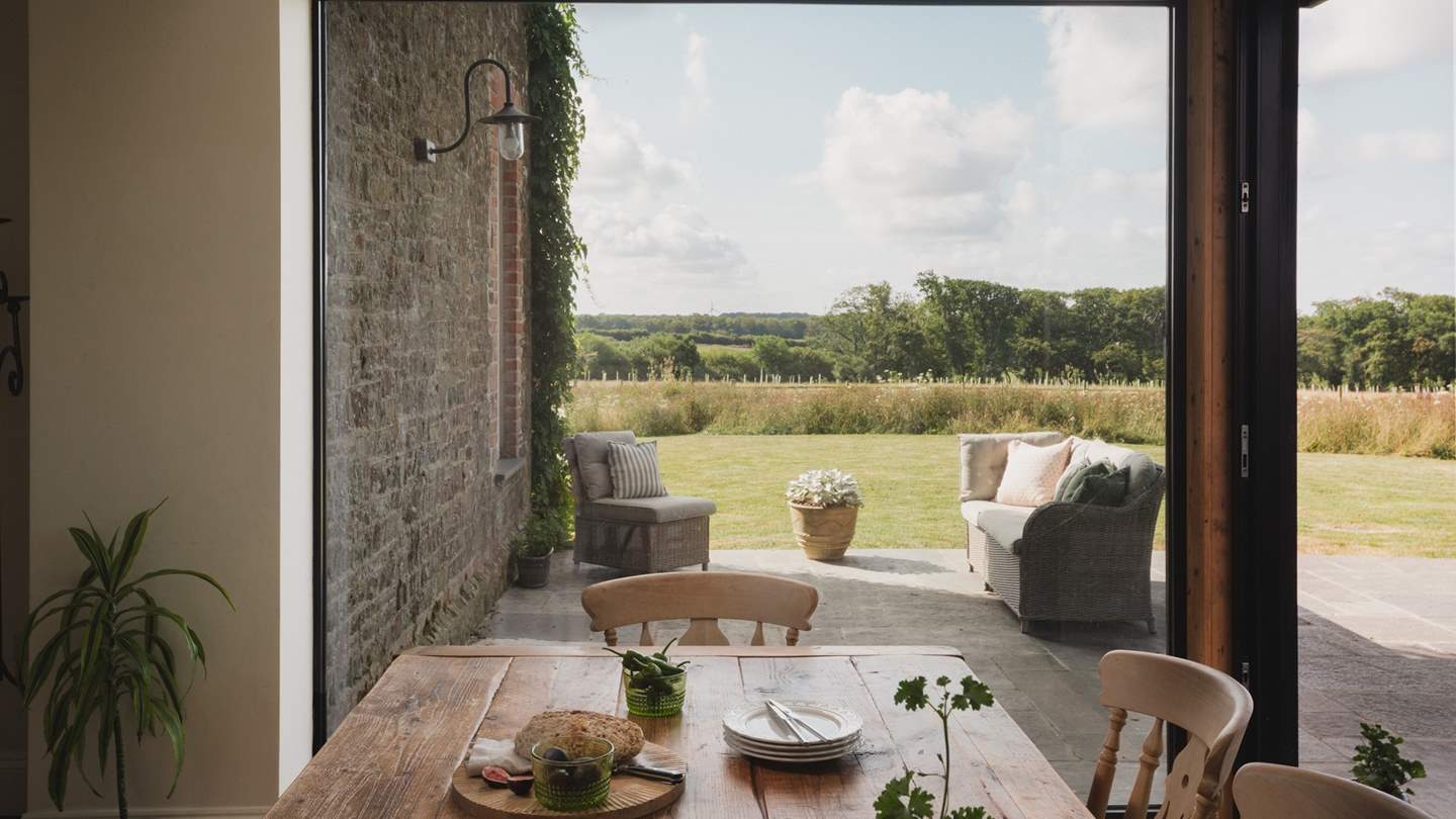 From pared-back brunches to lingering suppers, a large farmhouse-style dining table invites pauses of togetherness
