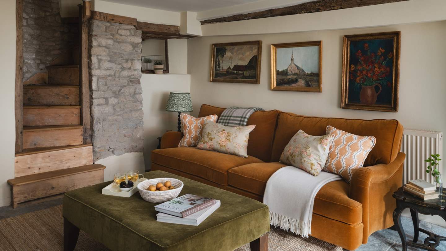 Linen Cottage offers the perfect getaway for romantic couples’ escapes and smaller families alike, welcoming up to four guests and two dogs