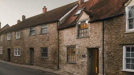 Linen Cottage - Bruton, Sleeps 4 + cot in 2 Bedrooms