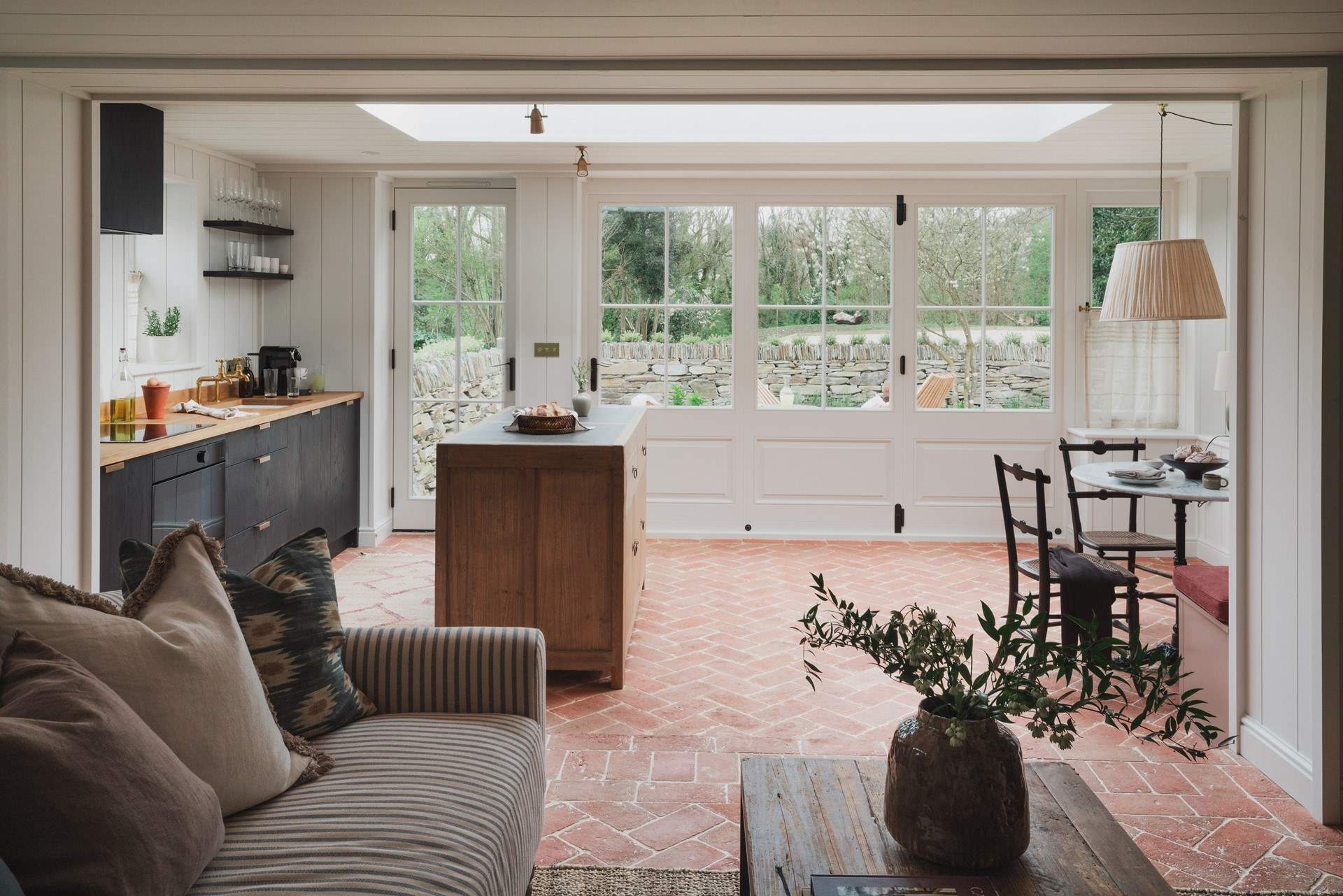 A paradisial retreat for two resides within the secret countryside of St Agnes...
