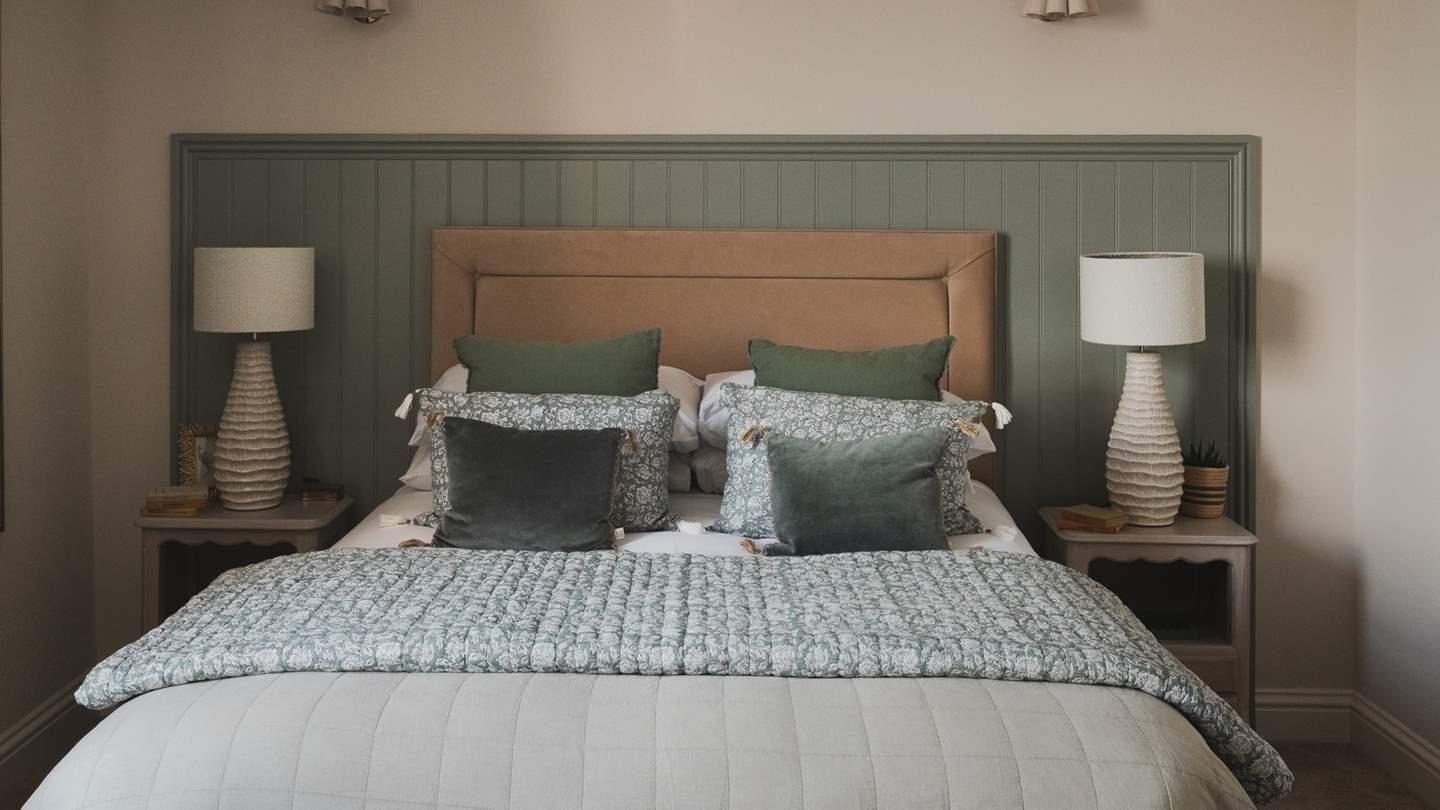 The bed is enswathed in the highest quality linens and paired with a boucle ottoman.