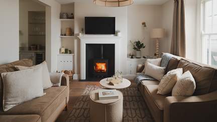 Pursue an oceanside reverie at Coravue, a finely restored Victorian townhouse in the heart of Appledore

