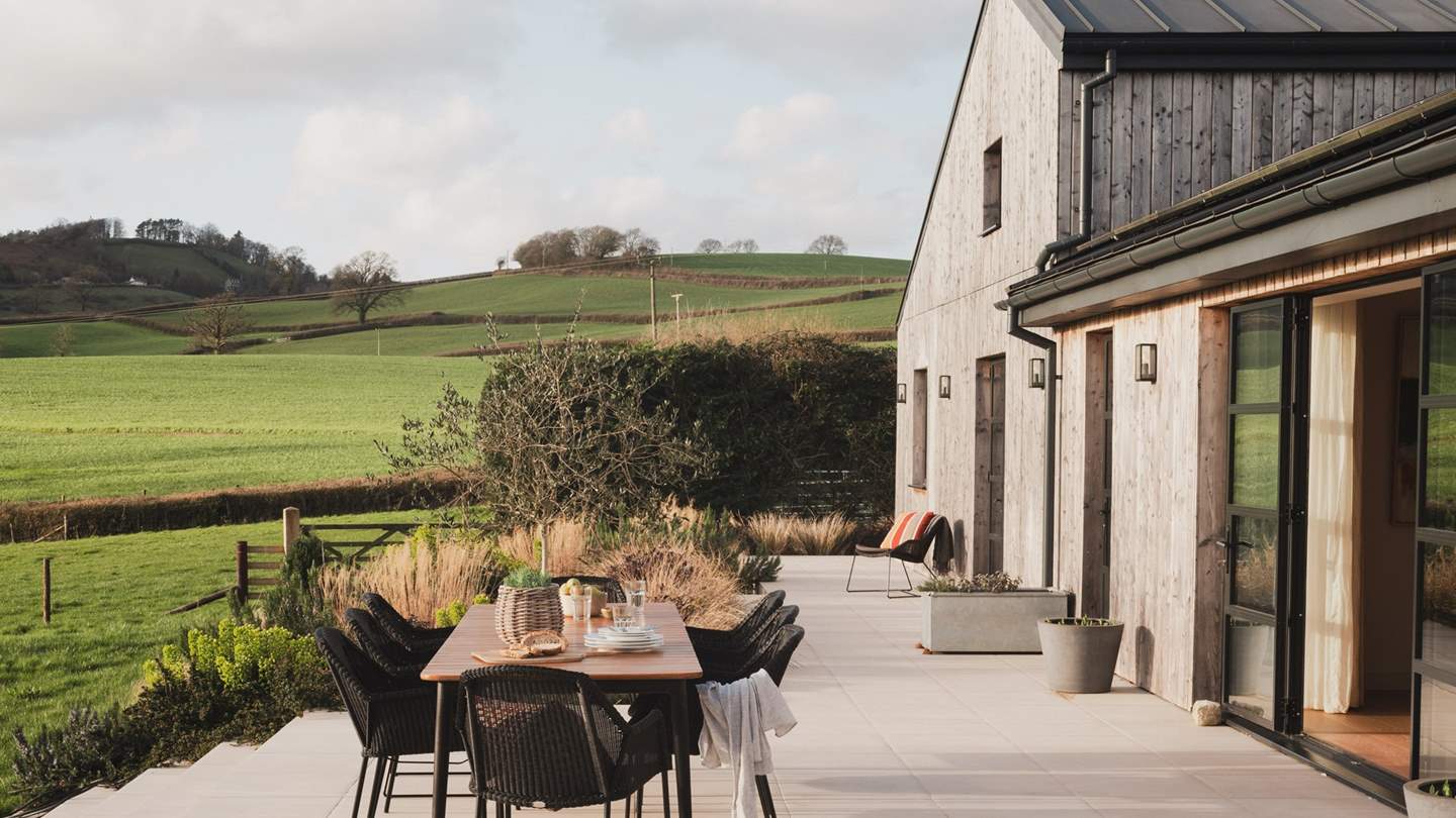 Light the barbecue for flavoursome feasts under cerulean skies