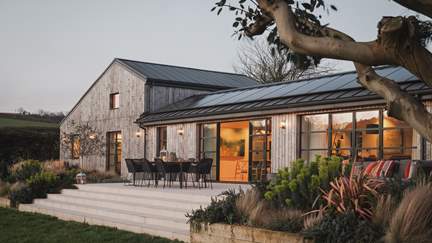 Lumen - 6.1 miles NW of Bridport, Sleeps 6 + cot in 3 Bedrooms