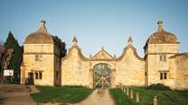 Set in the historic village of Bourton-on-the-Hill, Lower Gables is perfectly situated to enjoy the honey-hued delights of the Cotswolds