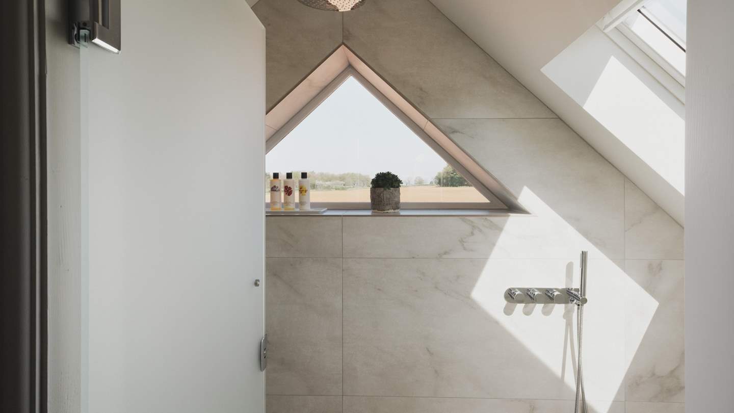 Mirroring the uniqueness of the first ensuite, the second wet room is designed for restorative luxury