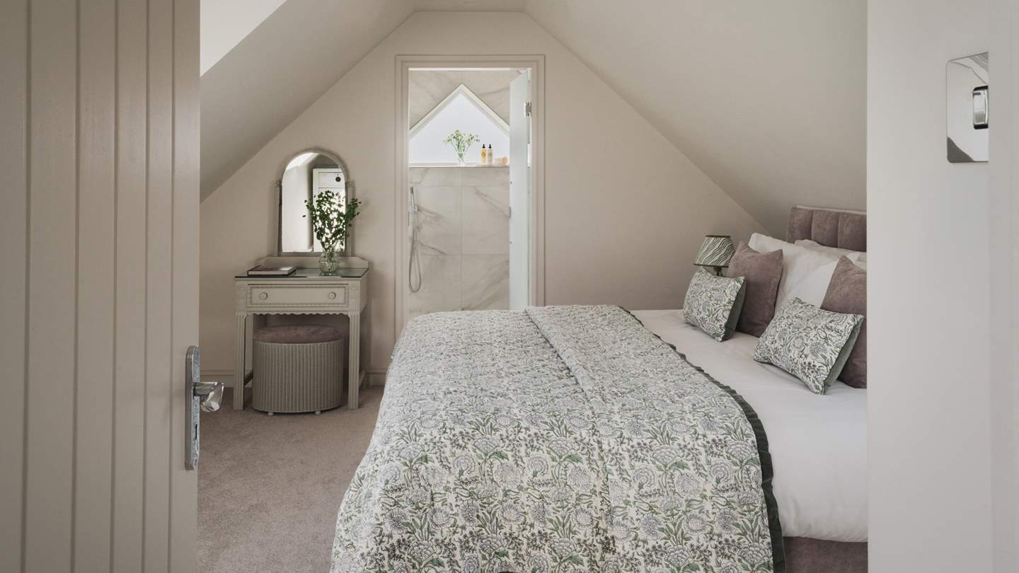 Offering flexible sleeping arrangements, the master bedroom features a super king zip-and-link bed