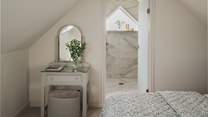 For pampering moments basked in the morning light, you’ll find a dressing table and a mirror
