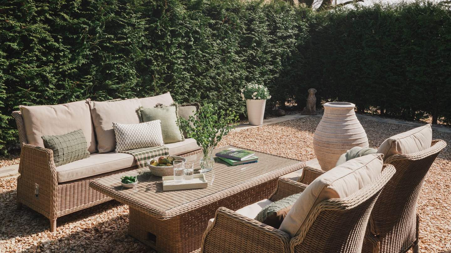 You’ll find a low level for enjoying aperitifs and nibbles, and a high level for dining
