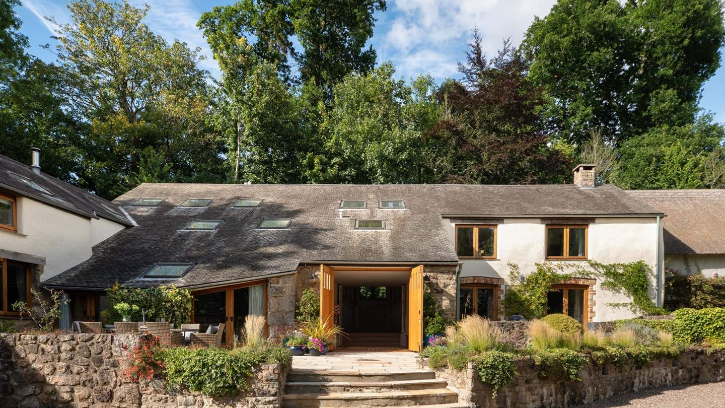 Wend along country lanes adorned in greenery to find the bewitching welcome of Osric