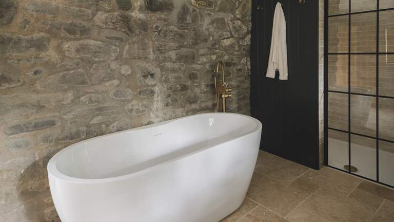 Eira - Sleeps 4 + cot - Llanbrynmair