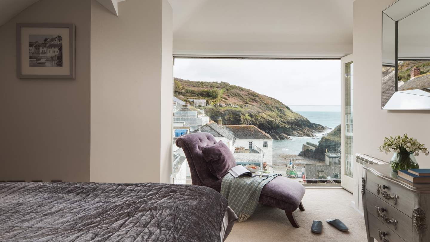 Indulge in lingering lie-ins and enjoy moments soundtracked by the melody of waves from the beautiful master bedroom in Harbour View