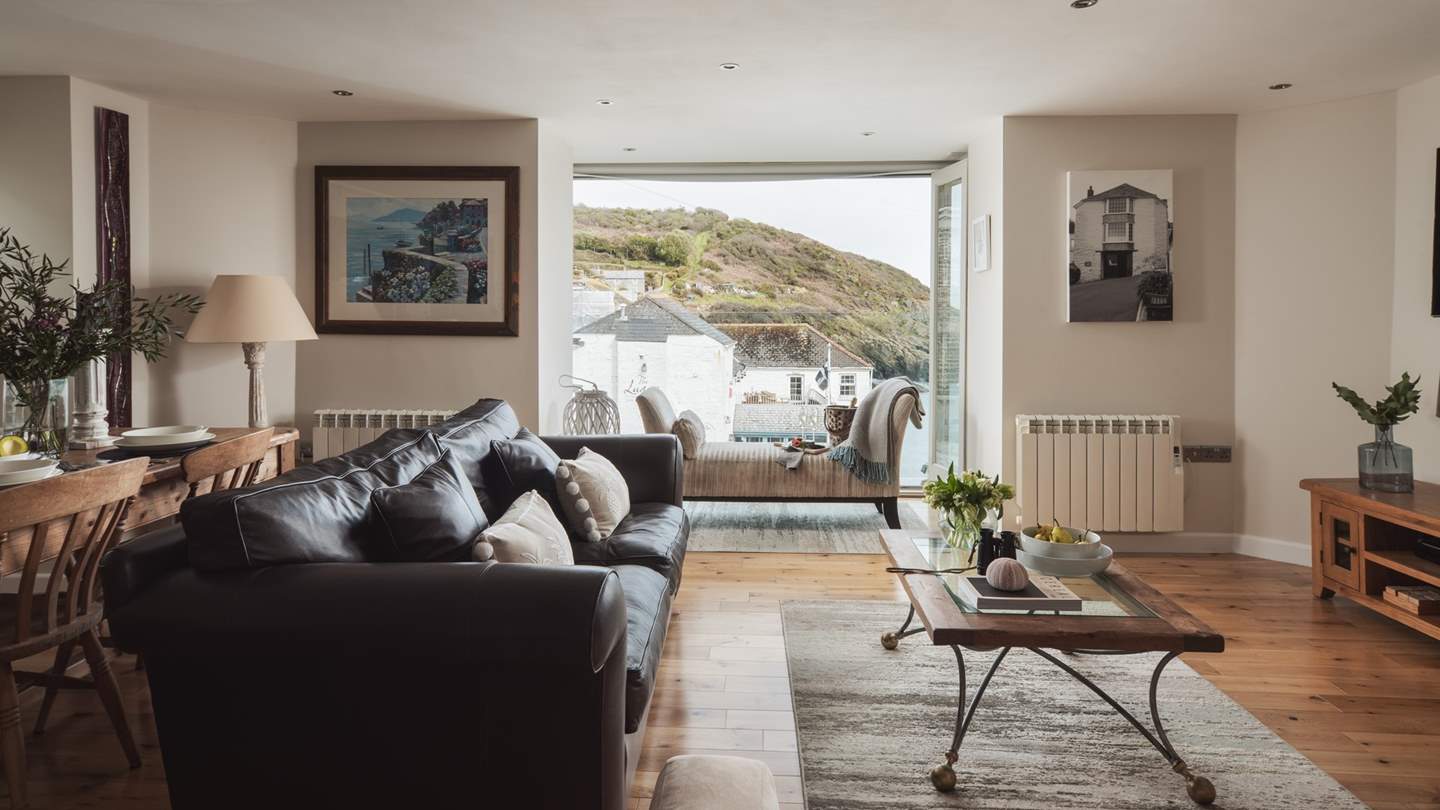 Relax in the spacious, light-filled interiors, watching the activity of the harbour and the roll of crystalline waves below the dreamlike serenity of our private paradise