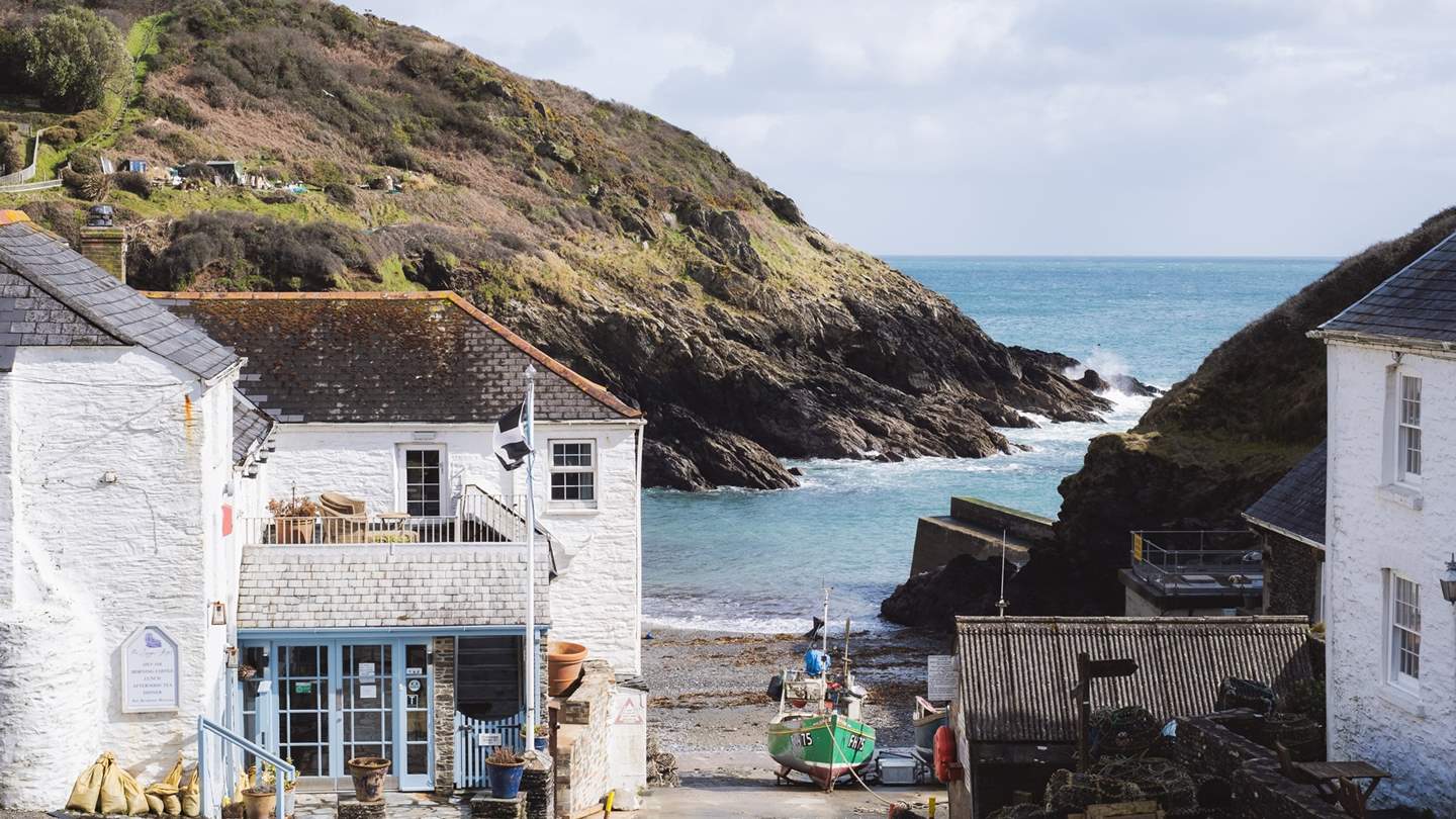 Perched right at the top of the slipway and facing directly out to sea, our gorgeous homestay enjoys a perfect position within this oceanside idyll