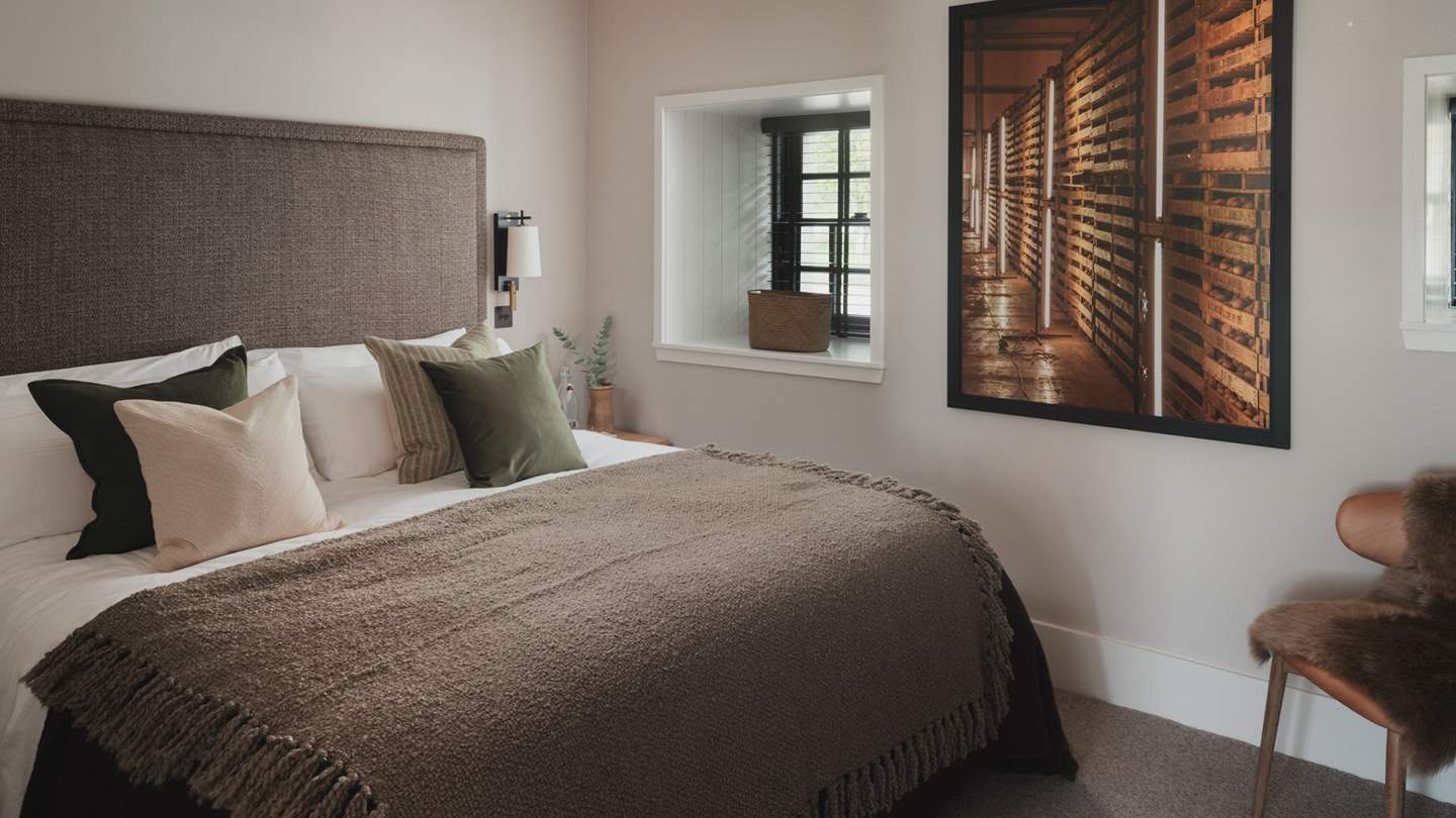 Stow belongings in the built-in wardrobe