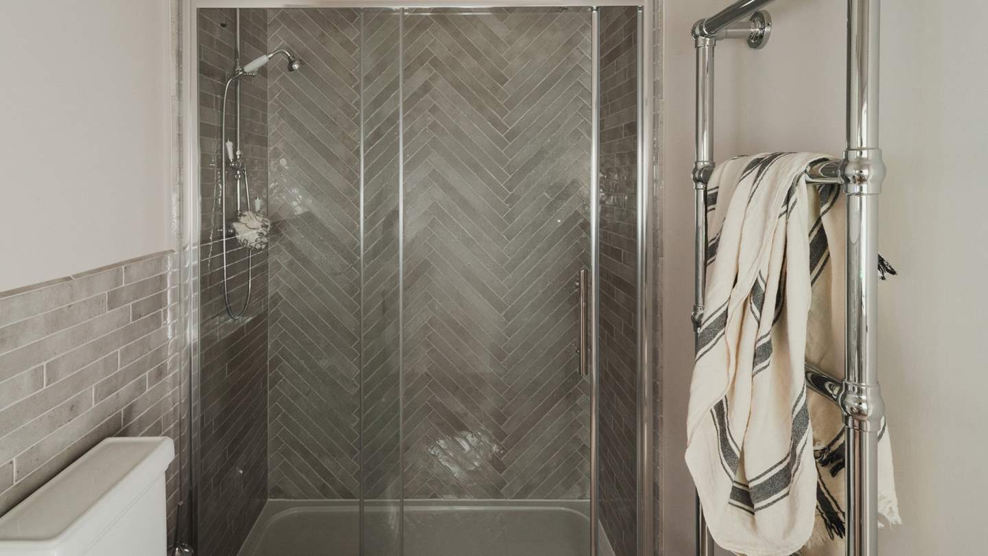 Complete with a heavenly rainfall shower
