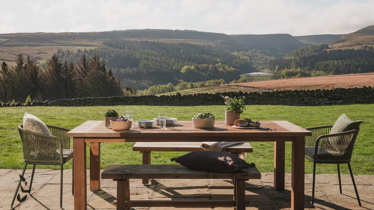  The alfresco dining space invites you to dine in the most beautiful setting