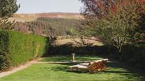 With breathtaking views over the enchanting Peak District