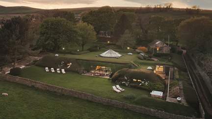 Underhill - 3.5 miles SW of Holmfirth, Sleeps 8 + cot in 4 Bedrooms