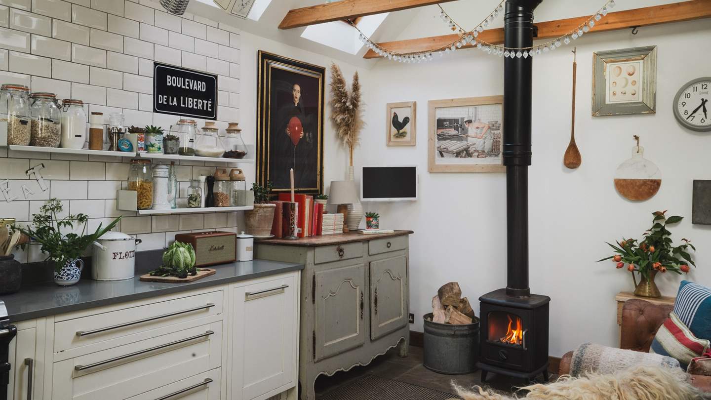 The sweetest spot to reside as dinner preparations take place, you’ll also find a relaxed seating area within the kitchen