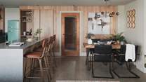 Savour an aromatic cup of coffee from the Nespresso Vertuo as you gather around the kitchen island