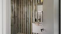 Uncover the ensuite shower room