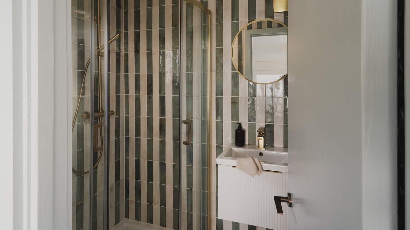 Uncover the ensuite shower room