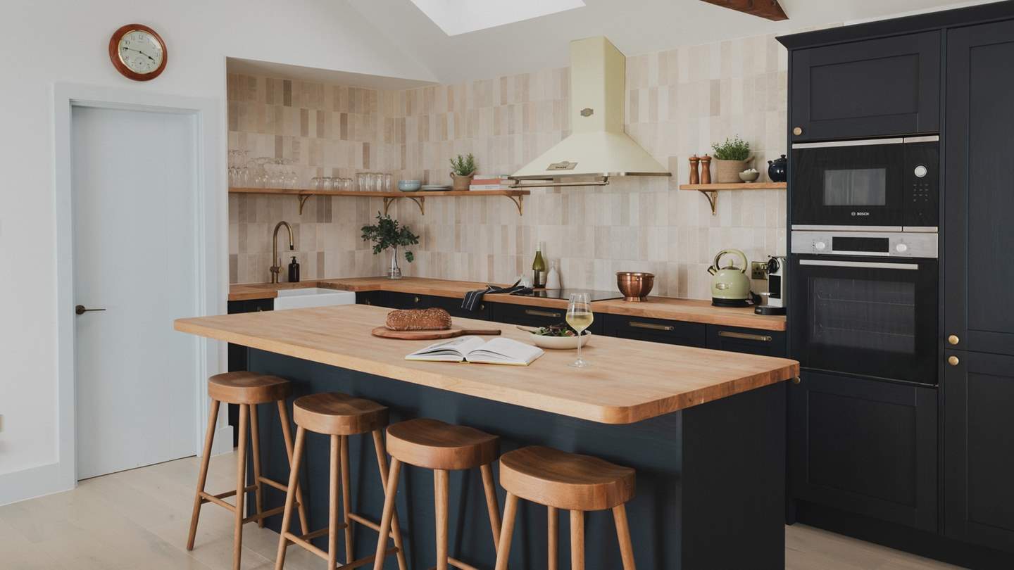 Carefully integrated throughout, an array of Bosch appliances provides everything you need for crafting delectable repasts 