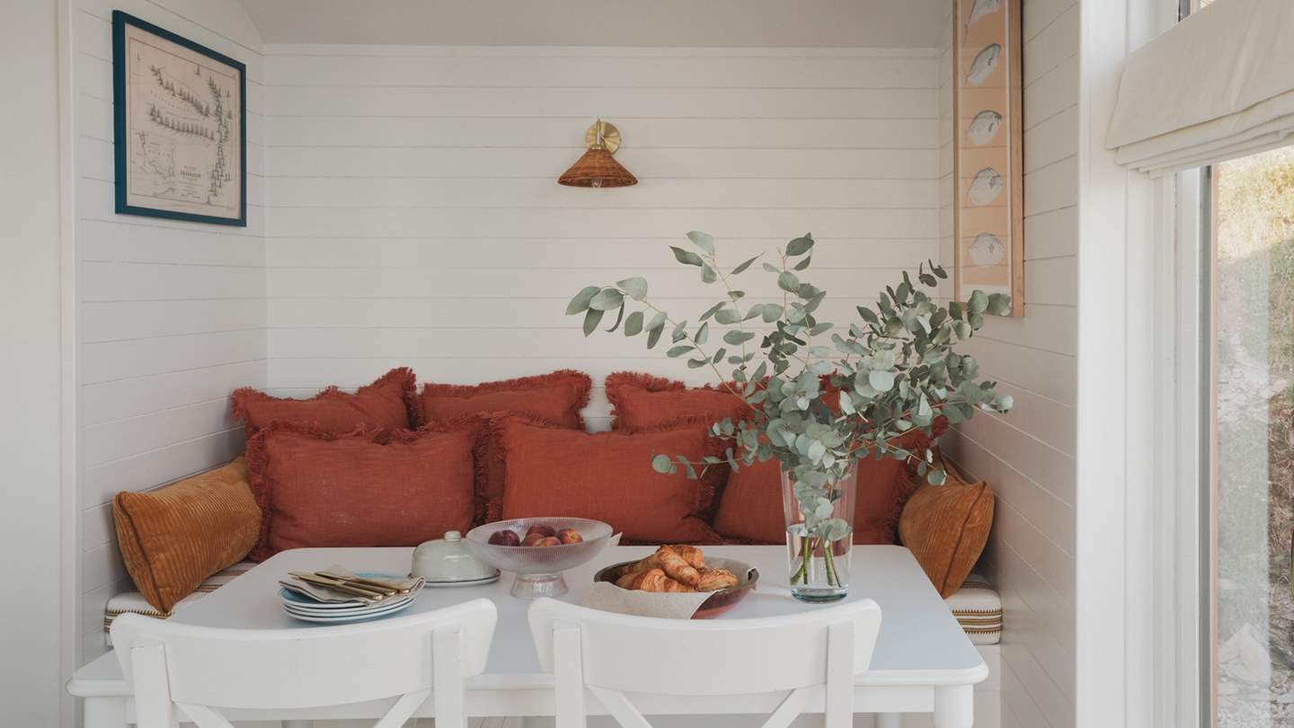 On balmy days, patio doors can be opened to embrace a salt-flecked sea breeze 