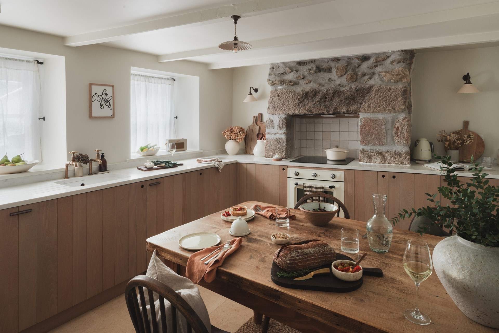 Coastal romance awaits at our quaint, dog-friendly cottage in charming Marazion, Cornwall