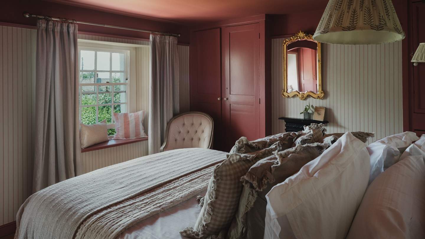 Centred around a sumptuous king-size bed, dressed in comforting linens