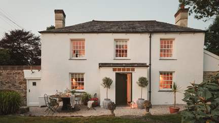 Damson - 1.2 miles NE of Bude, Sleeps 6 + cot in 3 Bedrooms